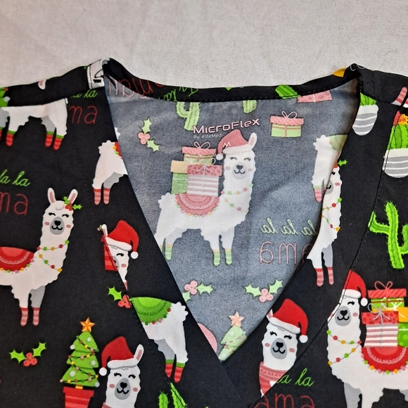 elite Med Performance Scrub Top Womens Microflex Christmas Llama Cactus - Picture 12 of 14
